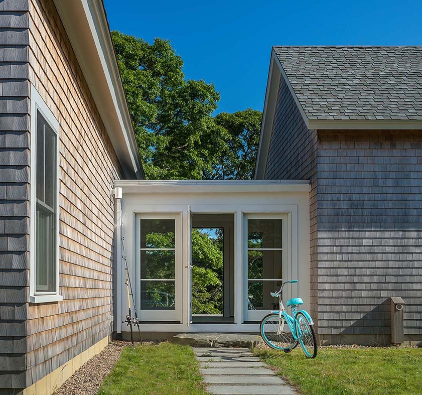 exterior open glass entry vestibule connector© Jacob Lilley Architects Orleans, MA