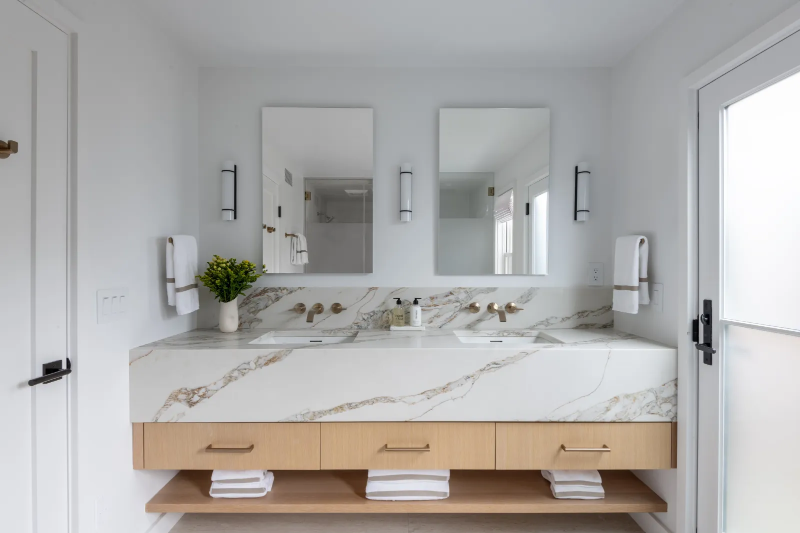 jla-nantucket-tom-nevers-bathroom.jpg