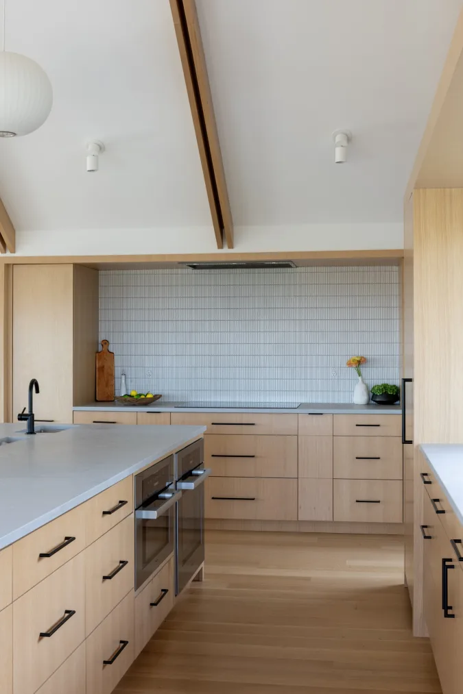 jla-nantucket-tom-nevers-kitchen-2.jpg