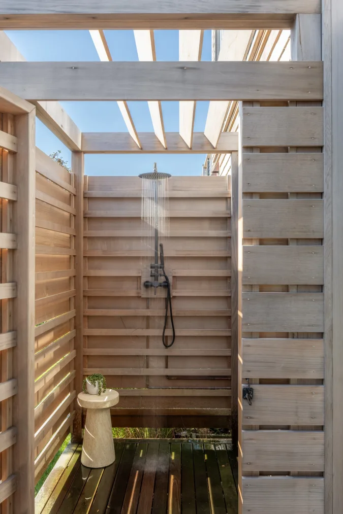 jla-nantucket-tom-nevers-outdoor-shower.jpg