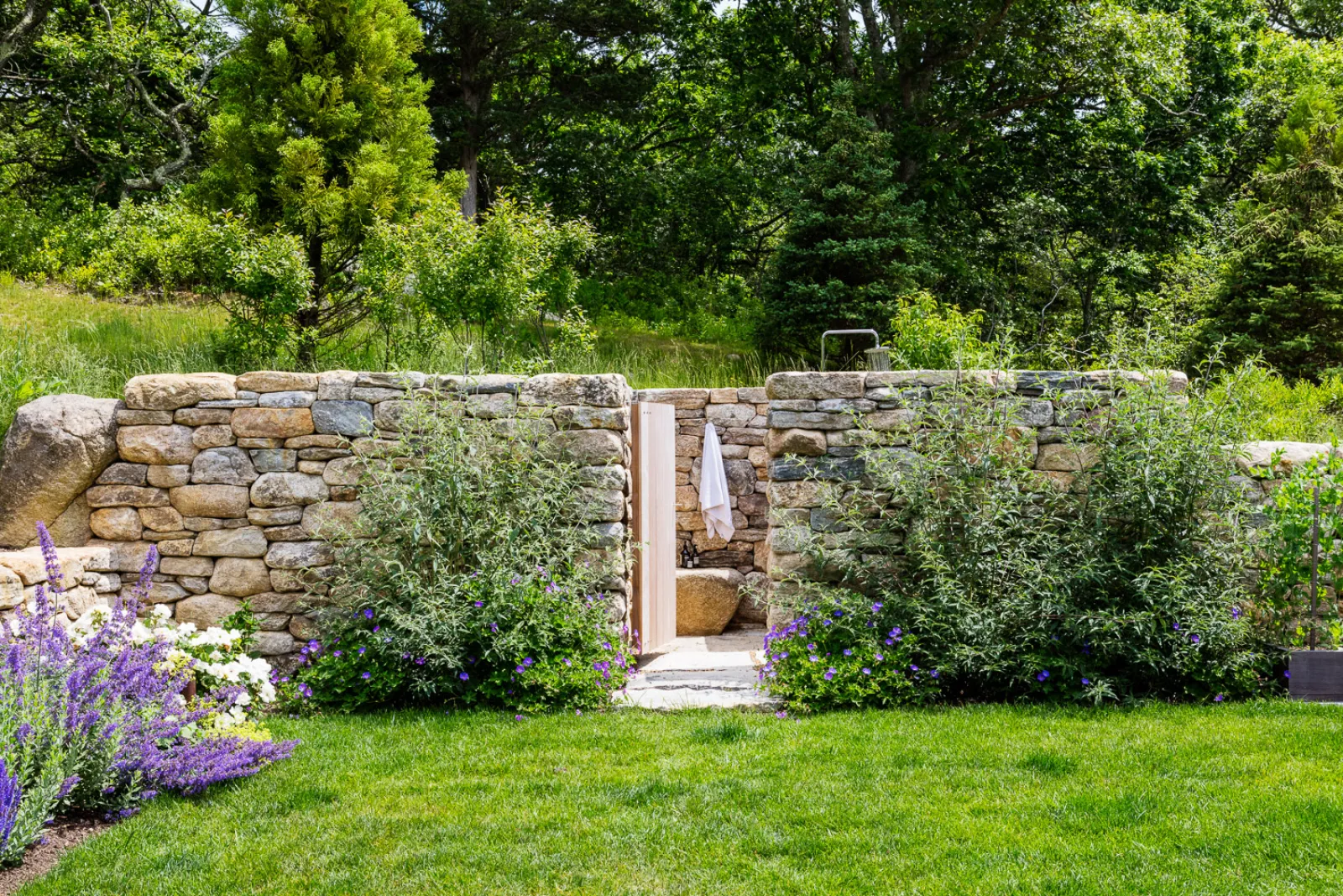 jla_marthas_vineyard_jm_ext_3.jpg