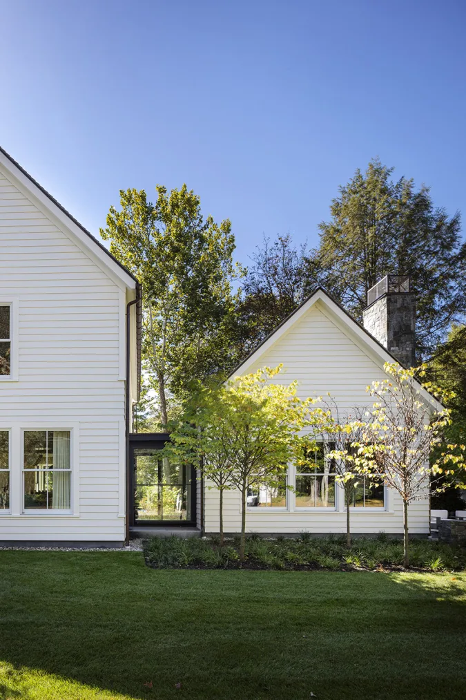 new_custom_house-wellesley-ma-gl-ext5.jpg