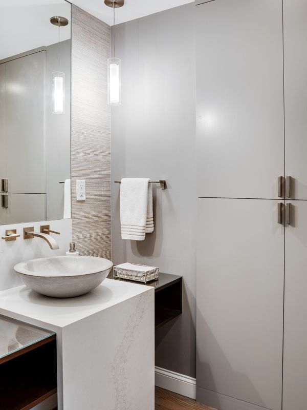 modern powder room© Jacob Lilley Architects Wellesley, MA